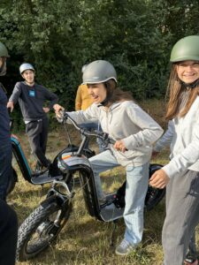 La vie est belle en balade en trottinette tout-terrain
