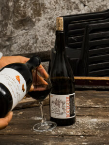 Dégustation vin de Bourgueil dans une cave atypique